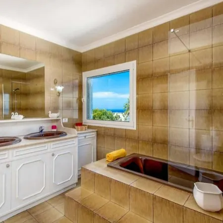 فيلة Arcelia بويرتو ذيل كارمين